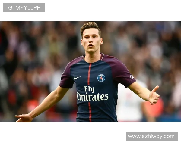 带黑框眼镜的足球明星们如何在赛场上展现独特魅力与风采 带黑框眼镜的足球明星们如何在赛场上展现独特魅力与风采