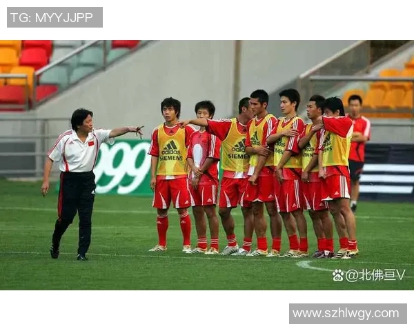 中国足球明星队员的崛起与挑战：从青训到国际舞台的奋斗历程