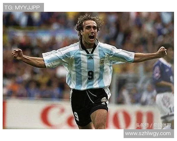 6号中锋的传奇故事与足球明星的辉煌成就解析